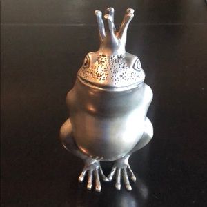Prince Charming Frog Statue